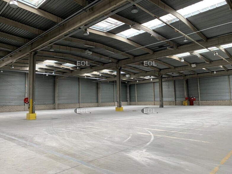 Industrial in Sucy-en-Brie to rent - Interior Photo - Image 2 of 7