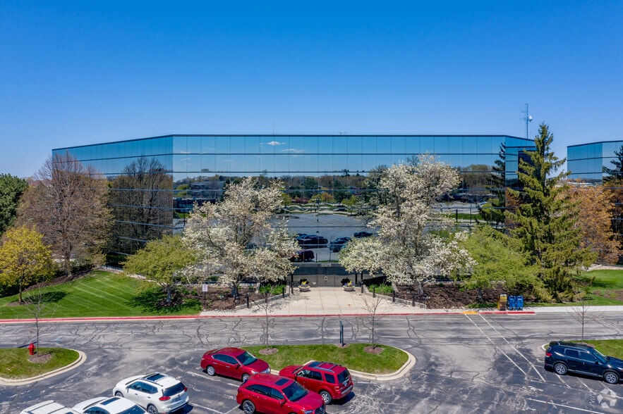 20975 Swenson Dr, Waukesha, WI to rent - Building Photo - Image 2 of 7