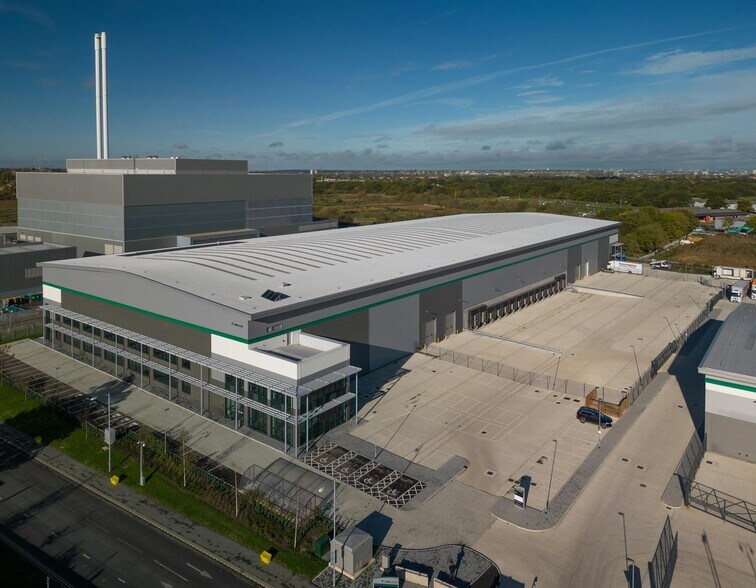 Beddington Ln, Croydon to rent - Building Photo - Image 3 of 21