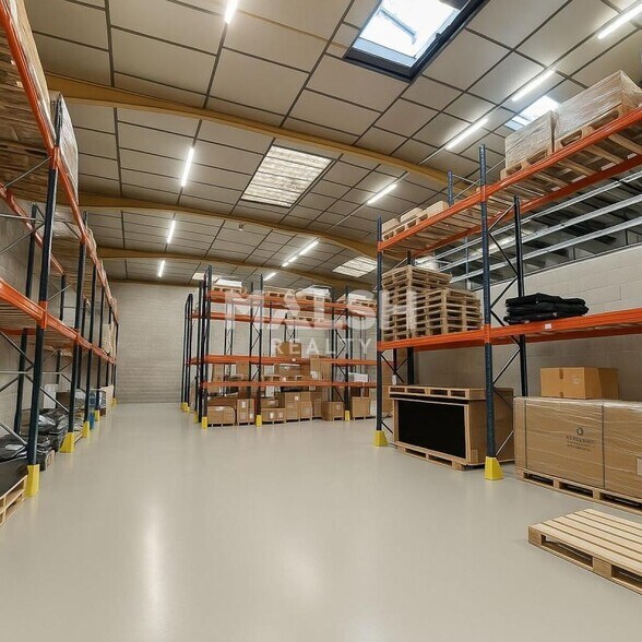 Light Industrial in Irigny to rent - Interior Photo - Image 1 of 8