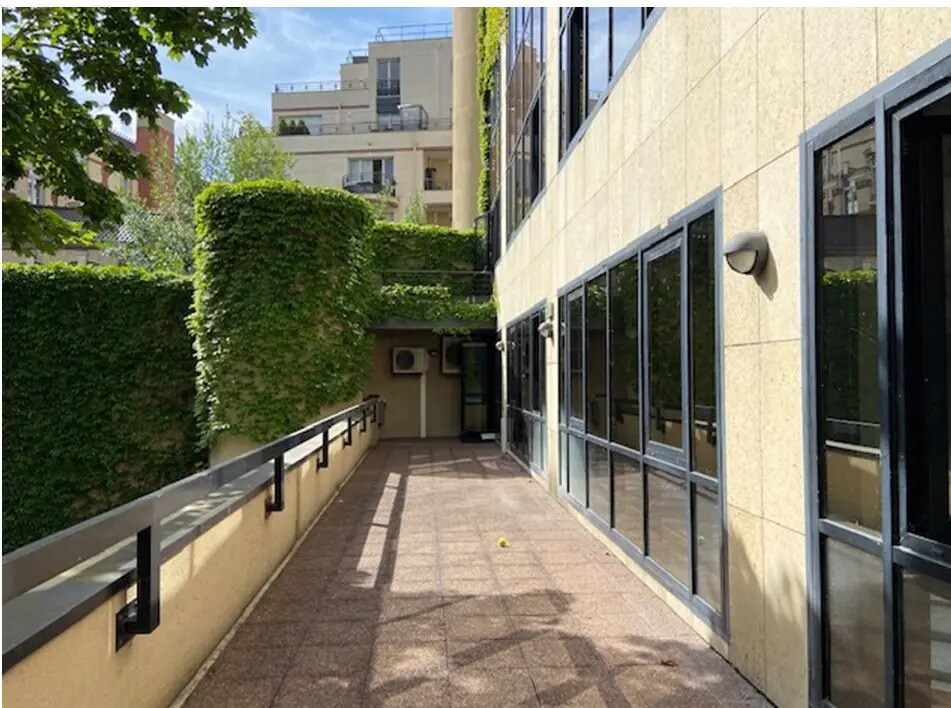 Location Bureaux 171 m² - Photo 1
