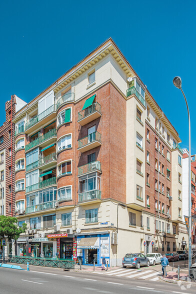 Retail in Madrid, Madrid for rent - Primary Photo - Image 1 of 1