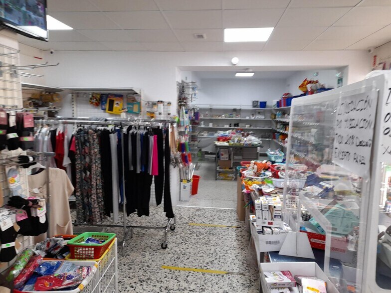 Retail in Cáceres, Cáceres to rent - Interior Photo - Image 1 of 18