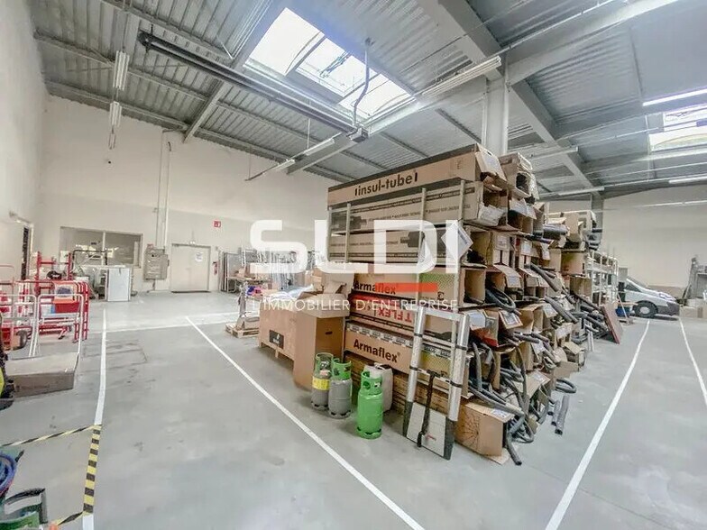 Light Industrial in Chassieu to rent - Interior Photo - Image 1 of 7
