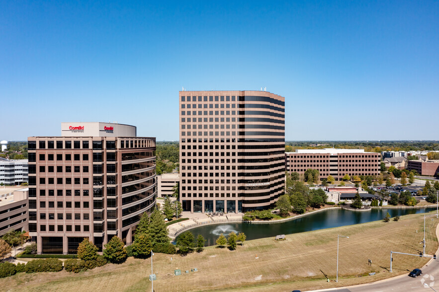 18W140 Butterfield Rd, Oakbrook Terrace, IL for rent - Aerial - Image 2 of 14