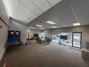 6116 211th St SW, Lynnwood, WA to rent Interior Photo- Image 2 of 6