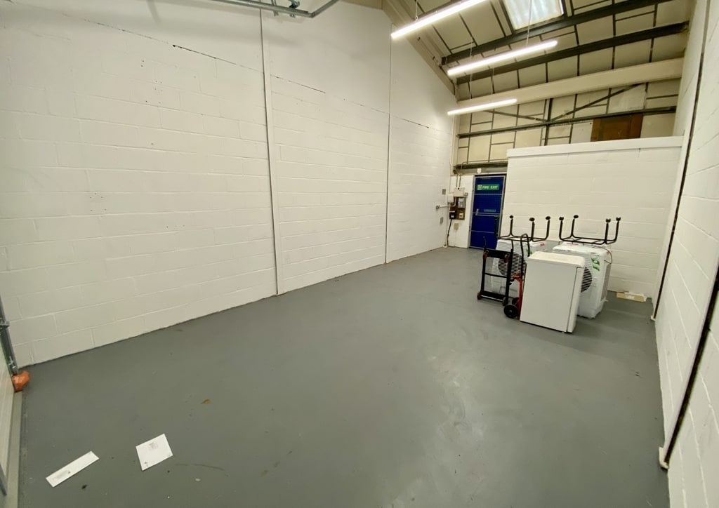 Acacia Clos, Leighton Buzzard to rent Interior Photo- Image 1 of 2