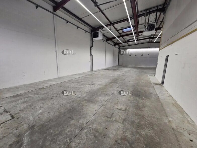 Light Industrial in Vitry-sur-Seine to rent - Building Photo - Image 3 of 12