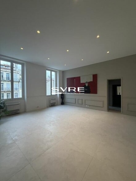 Office in Marseille to rent - Interior Photo - Image 2 of 7