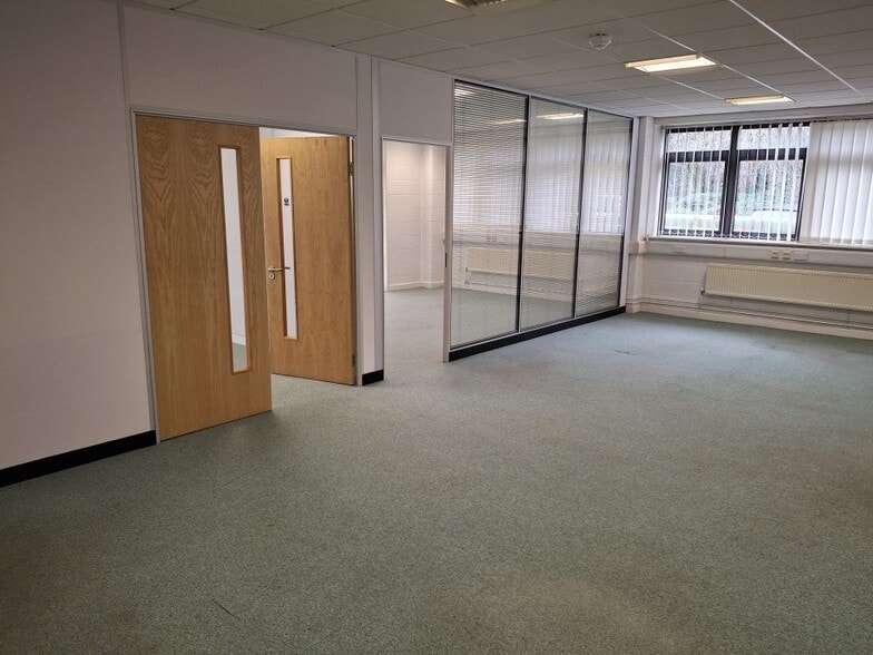 Epinal Way, Loughborough to rent - Interior Photo - Image 2 of 5