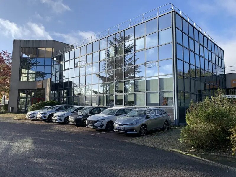 Light Industrial in Villebon-sur-Yvette to rent Building Photo- Image 1 of 12