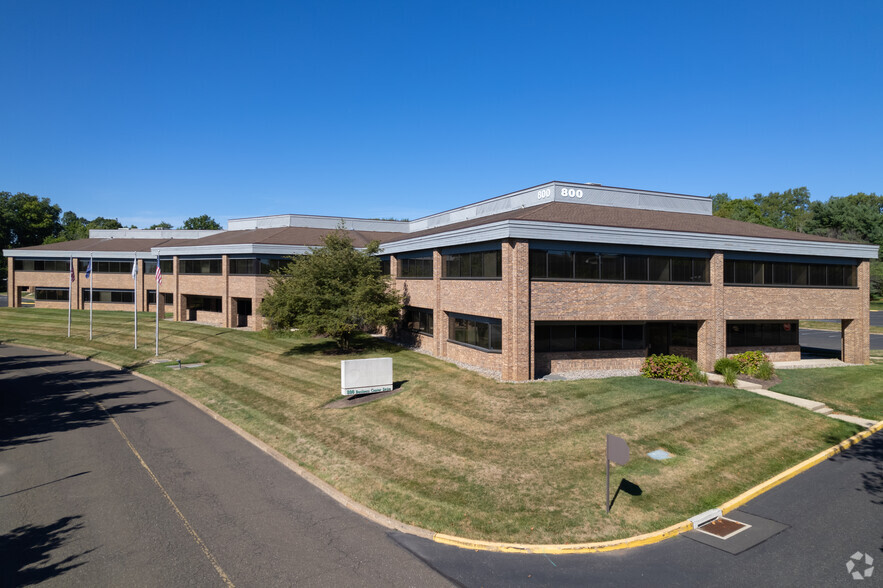 800 Business Center Dr, Horsham, PA for rent - Building Photo - Image 1 of 18