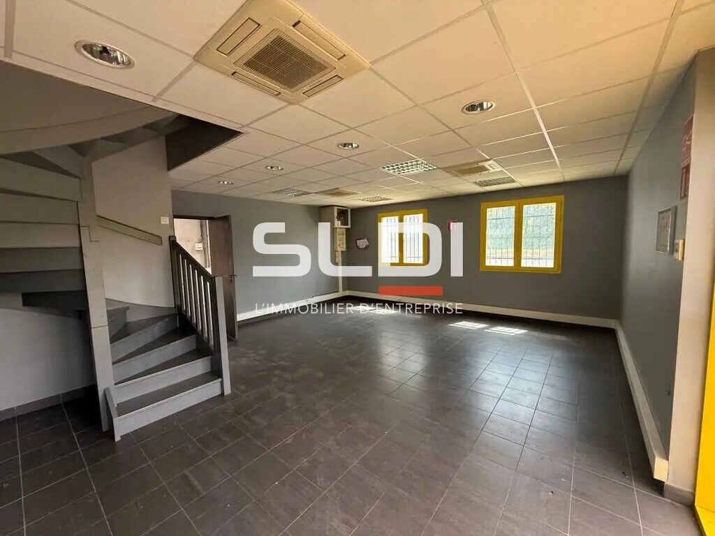 Location Local d'activités 415 m² - Photo 1