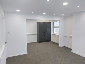 18 Upper Grosvenor Rd, Tunbridge Wells to rent Interior Photo- Image 2 of 5