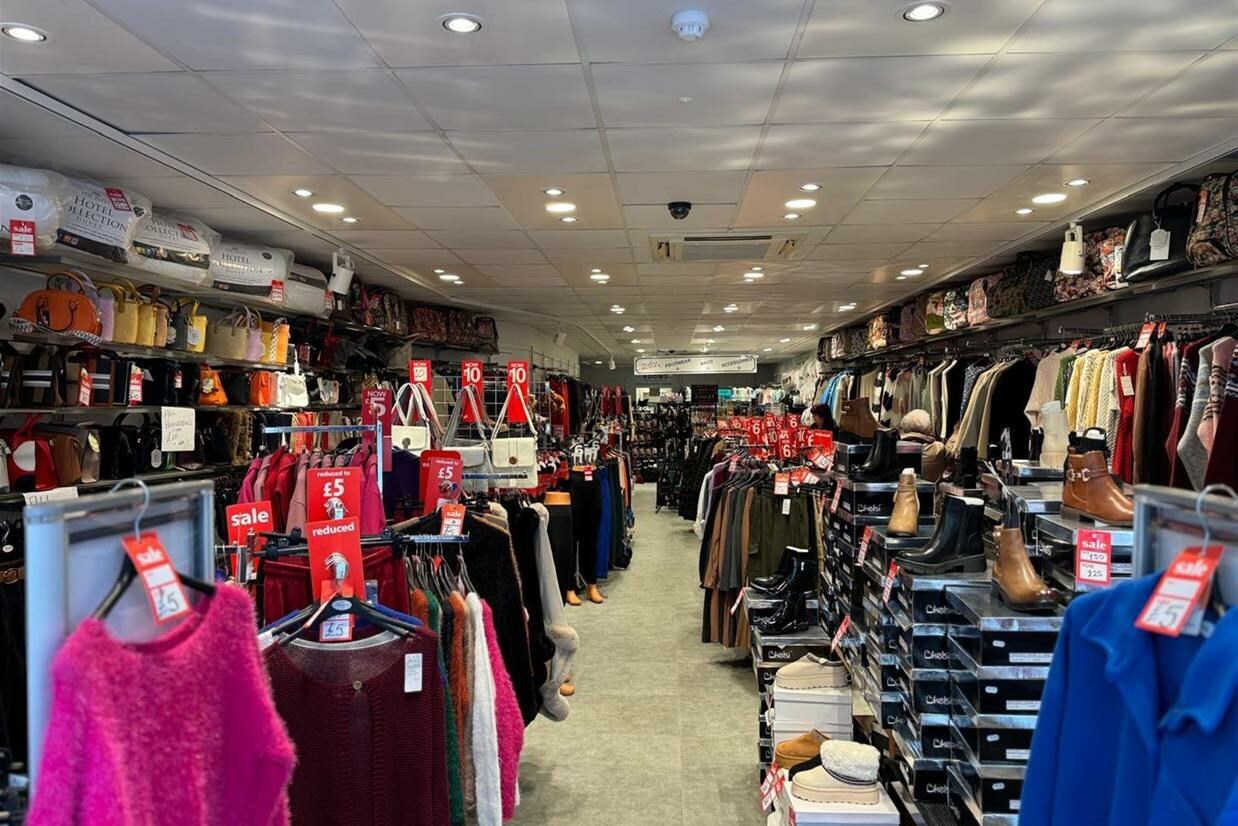 31 Bridge St, Haverfordwest to rent Interior Photo- Image 1 of 5