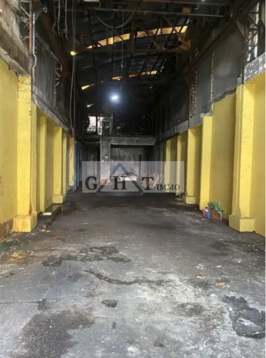 Industrial in Montreuil for sale Interior Photo- Image 1 of 3