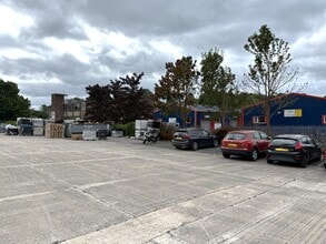 Ings Av, Rochdale to rent Building Photo- Image 2 of 5