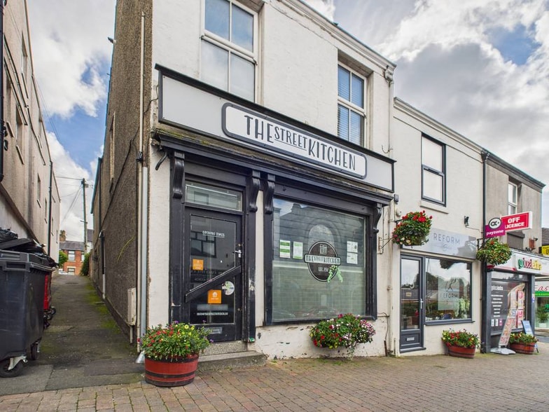 83 Poulton St, Kirkham to rent - Building Photo - Image 1 of 9