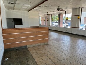 9828 Bluebonnet Blvd, Baton Rouge, LA to rent Interior Photo- Image 2 of 8