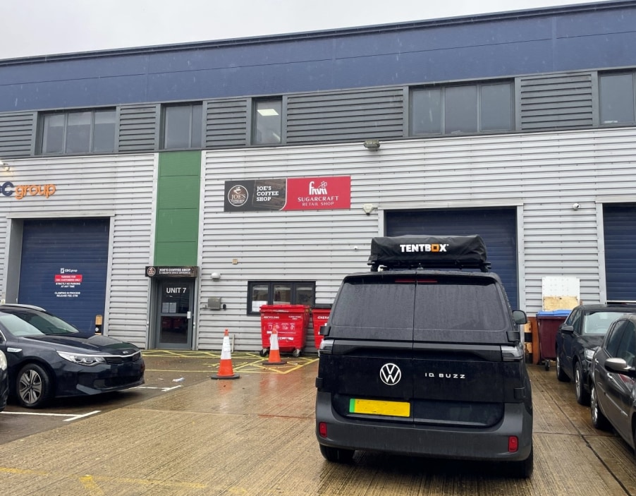 Whiteleaf Rd, Hemel Hempstead to rent Building Photo- Image 1 of 3