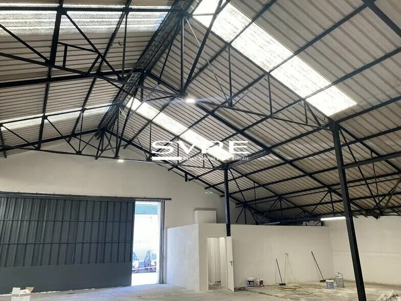 Industrial in Marseille to rent - Interior Photo - Image 3 of 7