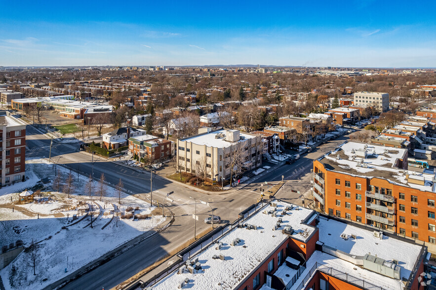 404 Boul Décarie, Montréal, QC for rent - Building Photo - Image 2 of 5