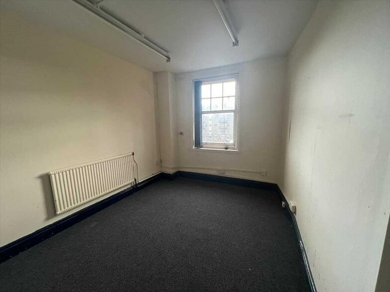 122-124 High St, Slough to rent - Building Photo - Image 3 of 5