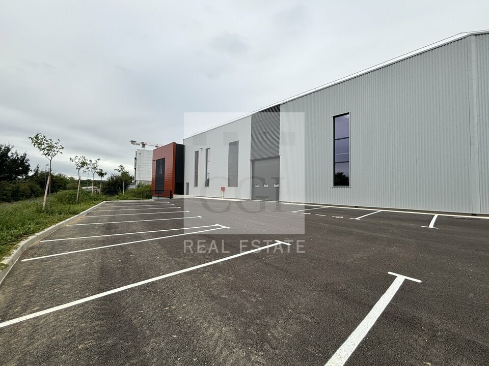 45 Boucle De La Ramée, Saint-Quentin-Fallavier for sale Building Photo- Image 1 of 21