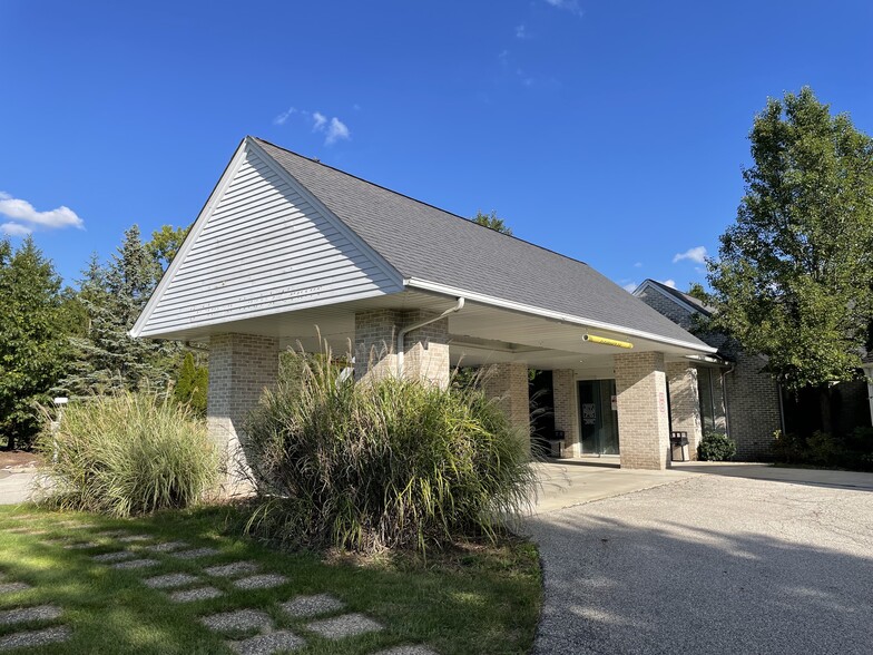 700 Walden Pl, Aurora, OH for rent - Building Photo - Image 1 of 12