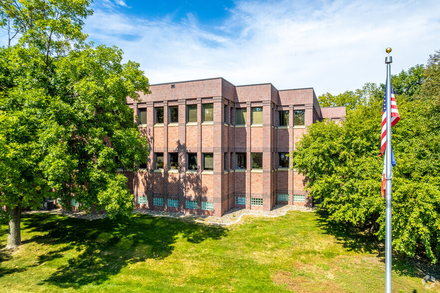 1001 Grand Ave, West Des Moines, IA for sale - Building Photo - Image 1 of 1