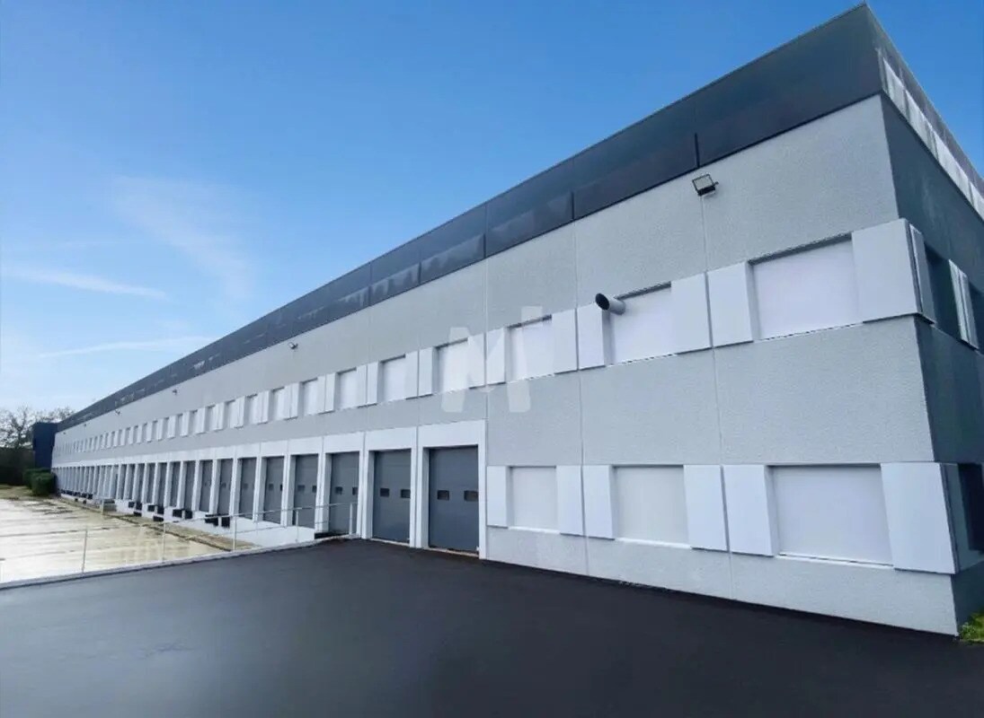 Light Industrial in Lisses to rent Building Photo- Image 1 of 3