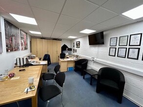 Bath Rd, Newbury to rent Interior Photo- Image 2 of 3