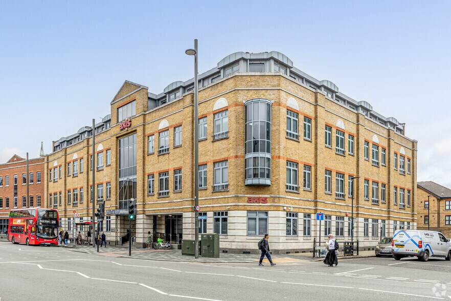 3 Tramway Ave, London to rent - Building Photo - Image 2 of 3