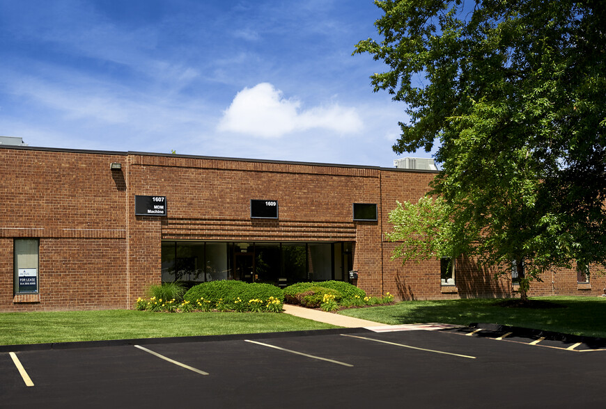 1601-1617 Manufacturers Dr, Fenton, MO for rent - Building Photo - Image 1 of 6