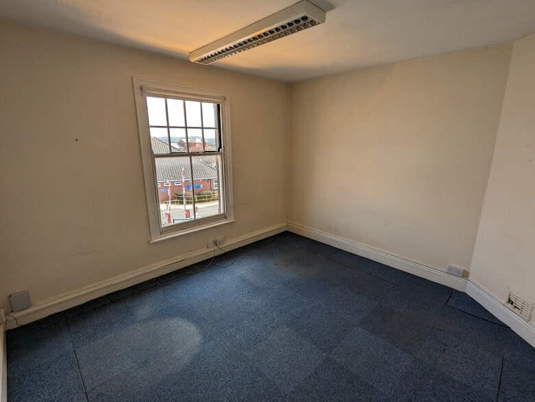 68 South St, Ilkeston to rent - Building Photo - Image 3 of 12