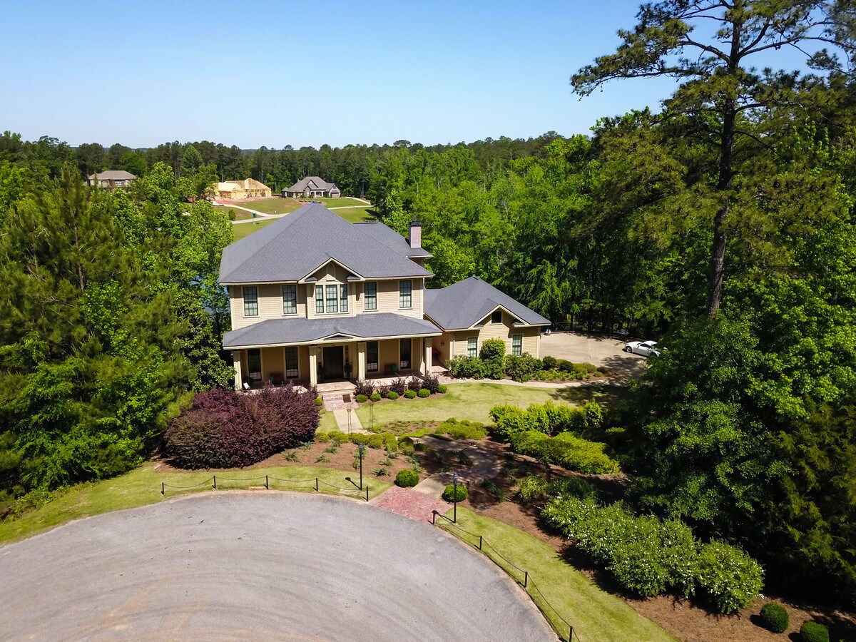 1904 Evans Dr, Opelika, AL 36801 UK