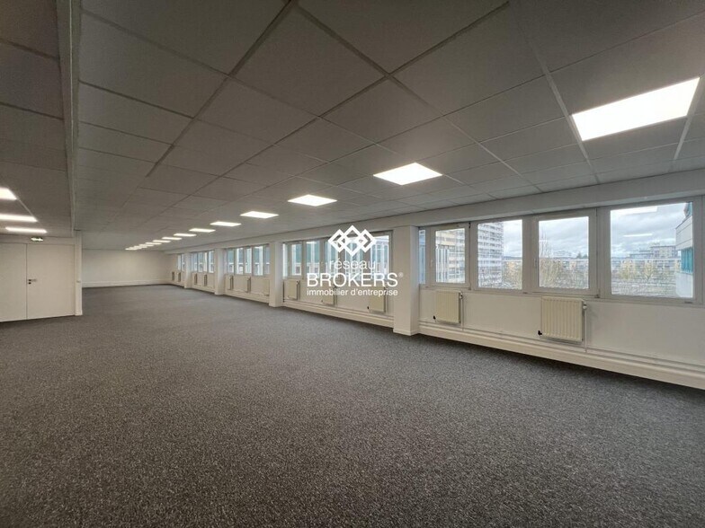 Office in Massy to rent - Interior Photo - Image 2 of 11