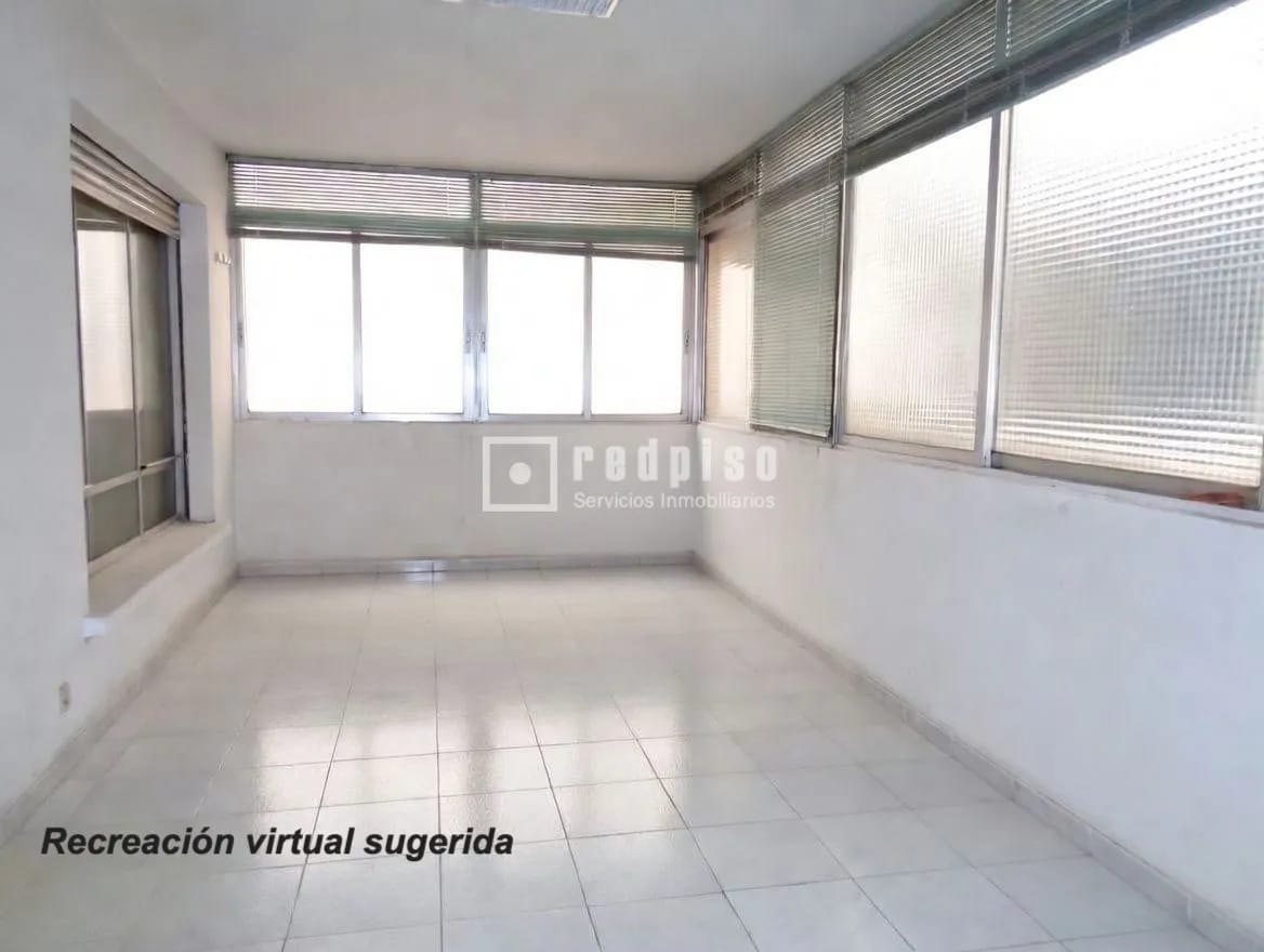 Madrid, MAD 28010 - Unit 3 - - Interior Photo - Image 2 of 17