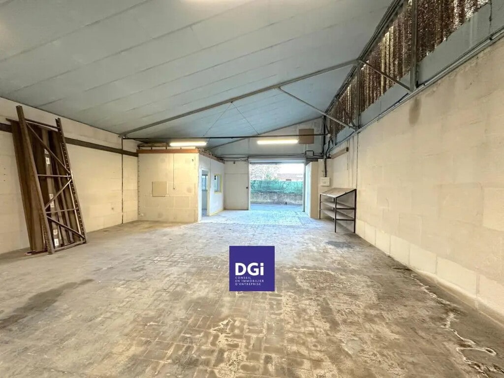 Location Local d'activités 160 m² - Photo 1