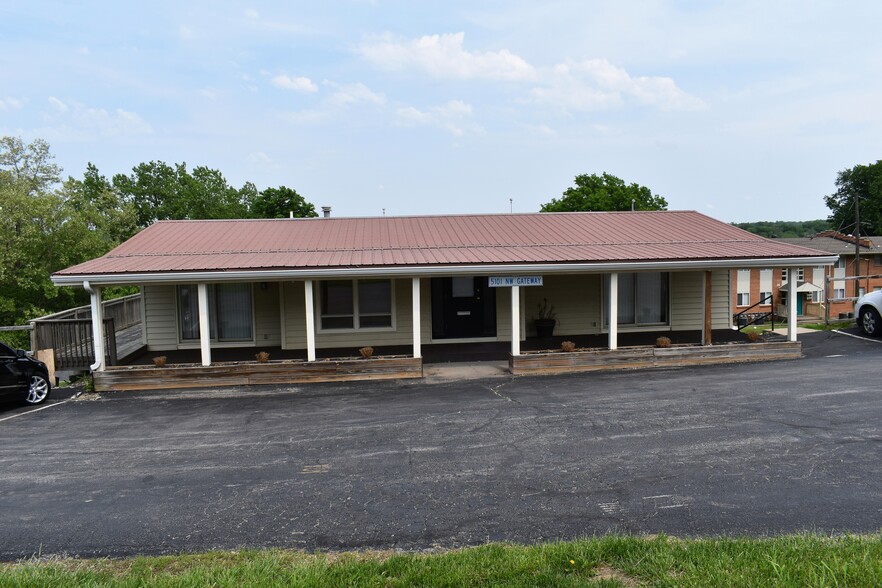 5101 NW Gateway Ave, Riverside, MO for rent - Primary Photo - Image 1 of 22