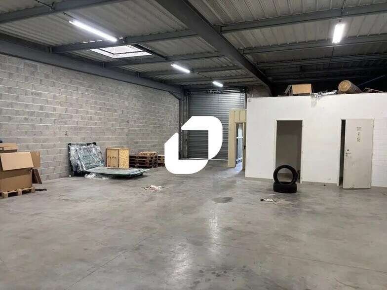 Office in Le Haillan to rent - Interior Photo - Image 3 of 7