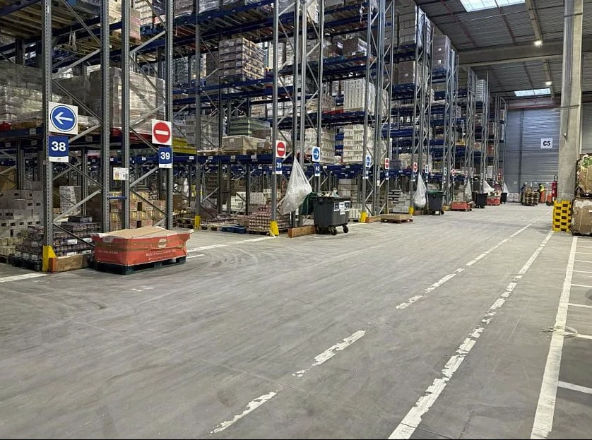 Industrial in 9 Rue Du Poitou, Bretigny-Sur-Orge to rent Interior Photo- Image 1 of 11