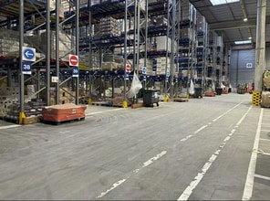 Industrial in 9 Rue Du Poitou, Bretigny-Sur-Orge to rent Interior Photo- Image 1 of 11