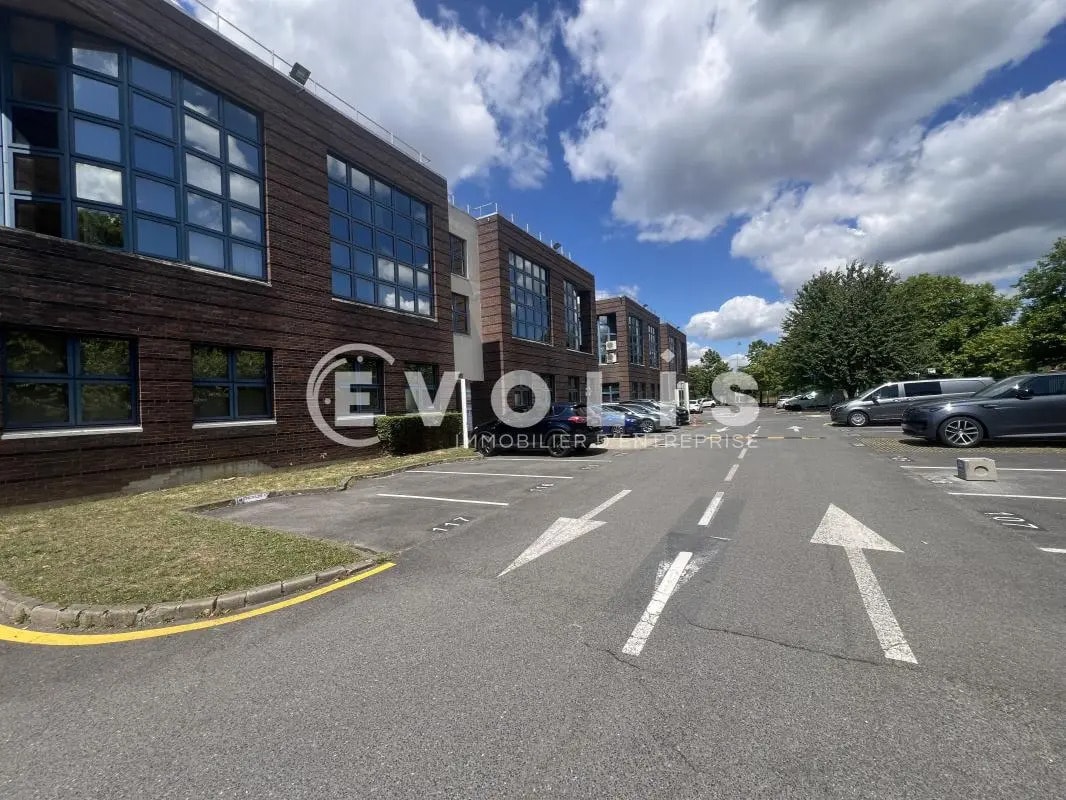 Office in Villiers-sur-Marne to rent Building Photo- Image 1 of 11