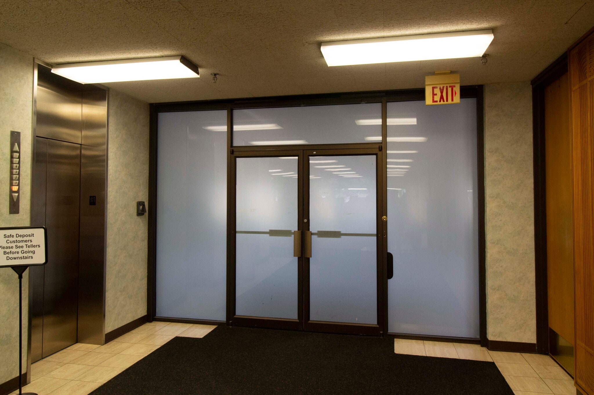 100 N 56th St, Lincoln, NE to rent Interior Photo- Image 1 of 6