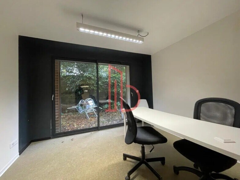 Office in Bordeaux to rent - Interior Photo - Image 1 of 8