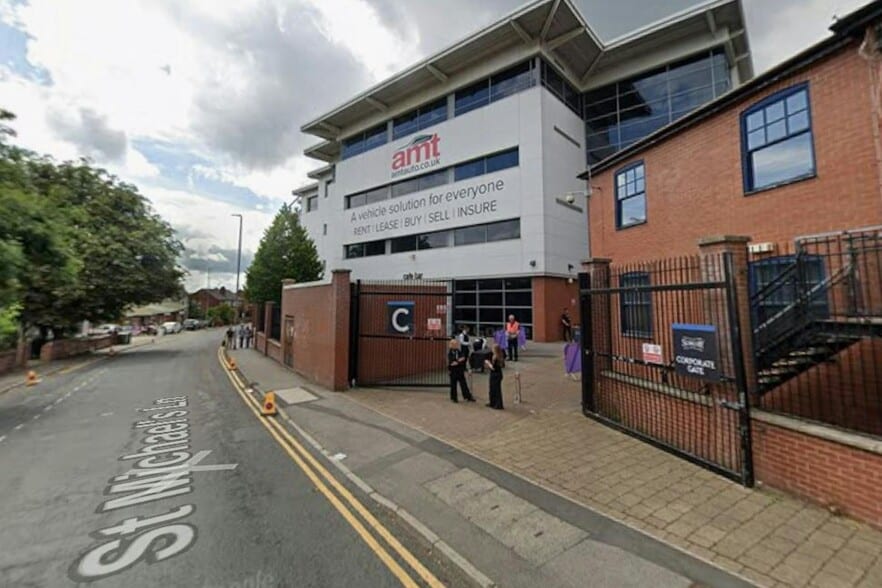 83 St. Michaels Ln, Leeds to rent - Primary Photo - Image 1 of 7