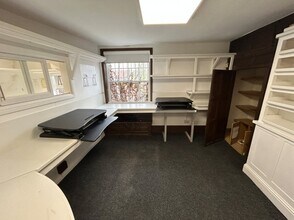 34 Market Pl S, Ripon to rent Interior Photo- Image 2 of 6