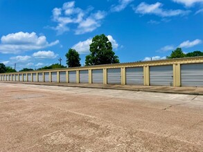 302 Cook, Dayton, TX for sale Primary Photo- Image 1 of 1