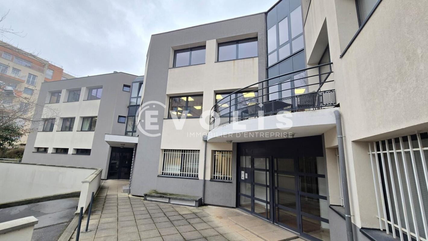 Office in Clichy for sale Building Photo- Image 1 of 14